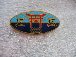 Ancienne Broche, Insigne Marine Croiseur EMILE BERTIN 1945 Pagode Rouge - Navy