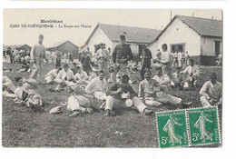 Cpa, Morbihan, 56, CAMP DE COËTQUIDAM, La Soupe Sur L'herbe, Poilus, Militaire, Repas, Dos écrit 1909, Animée, Voyagée - Barracks