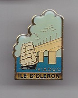 Pin's Ile D' Oléron Le Viaduc Charente Maritime Dpt 17 Bateau Voilier Réf 5010 - Cities
