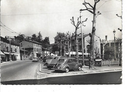 69 - CALUIRE - Belle Vue Animée De La Place De Crépieux ( Beau Plan De Vieilles Voiture , Vins Du Carillo , Papèterie ) - Caluire Et Cuire