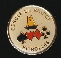 73731-Pin's. -cercle De Bridge.Vitrolles.jeux De Cartes. - Jeux
