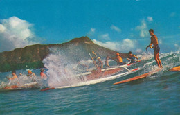 Honolulu Hawaii, Waikiki Beach Surfing Scene With Outrigger Canoes, C1950s Vintage Postcard - Honolulu