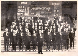 ROMANIA : PITESTI / ARGES : CORUL BARBATESC 'D. G. KIRIAC' - VRAIE PHOTO / REAL PHOTO ~ 13 X 18 CM - 1974 (aj252) - Identifizierten Personen