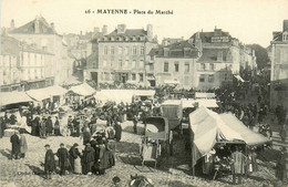 Mayenne * La Place Du Marché * Foire Marchands - Mayenne