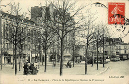 Le Perreux * Place De La République * Station De Tramways Tram * Commerces Magasins - Le Perreux Sur Marne