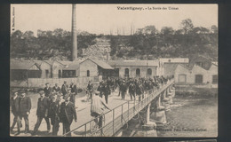 25 - Valentigney - Sortie Des Usines - - Valentigney