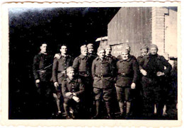 Photo Originale Guerre 1939/45 - Groupe De Soldats Français Prisonniers Ou Non Vers 1940. - Krieg, Militär
