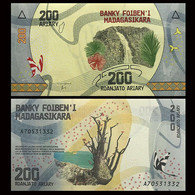 (!) Madagascar 200 Ariary, 2017, P-98, NEW Design, UNC - Madagascar