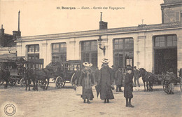 18-BOURGES- GARE , SORTIE DES VOYAGEURS - Bourges