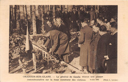 87-ORADOUR-SUR-GLANE- LE GENERAL DE GAULLE DÉPOSE UN PLAQUE COMMÉMORATIVE SUR LA FOSSE COMMUNE DES VICTIMES 4 MARS 1945 - Oradour Sur Glane