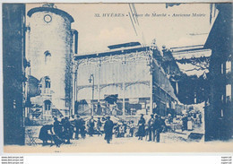 N°489  VAR.HYERES. PLACE DU MARCHE. ANCIENNE MAIRIE.HALLES.N° 32 G. ARTAUD.EDITEUR . - Piazze Di Mercato