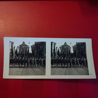 PHOTO STEREO NACH DEM APPELL MARSCHIERT DER REICHSARBEITSDIENST DURCH DIE STADT AM FRAUENTOR - Guerre, Militaire