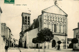 Jarnac * La Place De L'église Du Village - Jarnac