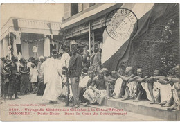 PORTO NOVO --Voyage Du Ministre Des Colonies Au Dahomey - Dans La Cour Du Gouvernement - Dahomey