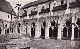 18, Saint Amand Montrond, Abbaye De Noirlac, Vieux Puits Dans L'Enceinte Du Cloître - Saint-Amand-Montrond