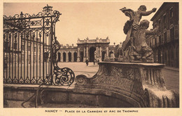 NANCY : PLACE DE LA CARRIERE ET ARC DE TRIOMPHE - Nancy