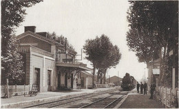 MONTFAVET: Quai De La Gare - Arrivée Du Train De Cavaillon - édit Roux - Sonstige Gemeinden