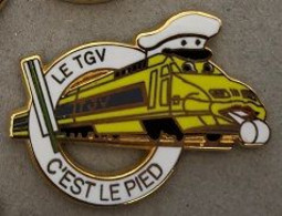 LE TGV C'EST LE PIED - EGF - LOCOMOTIVE JAUNE AVEC UNE CASQUETTE - SNCF - SIFFLET - BALLARD - DORE OR FIN - BLANC - (30) - TGV