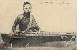 PNOM PENH, Musicienne Cambodgienne - Cambodge