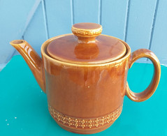 Theiere Vintage En Porcelaine Allemande  WAKU FEUERFEST  -  Contenance 75 Cl - Teapots