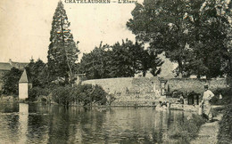 Chatelaudren * Un Coin Du Village Et L'étang * Lavoir Laveuse * Cachet Militaire Au Dos - Châtelaudren