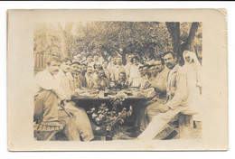 Cpa, Carte Photo Groupe De Poilus, Repas Commun, Présence D'infirmière / Sœurs, Détente, Guerre, Hôpital - Personen