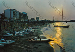 CARTOLINA  GABICCE MARE,PESARO,MARCHE,TRAMONTO SULLA SPIAGGIA,LUNGOMARE,BAGNI,VACANZA,MARE,SOLE,VIAGGIATA 1975 - Pesaro