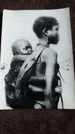 PHOTO JEUNE FEMME NOIRE TENANT SON BEBE DANS LE DOS PUB PELARGON NESLE IMPRIMEE   FORMAT 15 PAR 21 CM - Afrika
