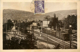 Veynes * Vue Sur La Gare Du Village Et Les égaux * Ligne Chemin De Fer * Train Wagons - Other & Unclassified