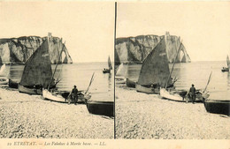 étretat * Les Falaises à Marée Basse * Bateau Pêche * Cpa Stéréo 2 Vues - Etretat