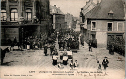 Lens Obsèques Du Lieutenant Lautour Cortège Rue De Lille Se Rendant à L'Eglise Procession Church Pas-de-Calais B.Etat - Lens