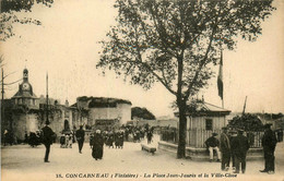 Concarneau * La Place Jean Jaurès Et La Ville Close * Marins - Concarneau