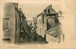 Arromanches Les Bains * La Grande Rue De Bayeux * Villageois - Arromanches