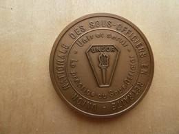 DA-065 Médaille Bronze UNION NATIONALE Des SOUS-OFFCIERS En Retraite UNIR Et SERVIR - Bronzes