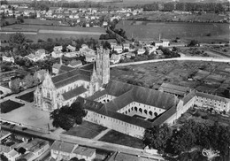 01-BOURG-EN-BRESSE- VUE  AÉRIENNE EGLISE DE BROU ET LE CLOÎTRE - Brou - Chiesa