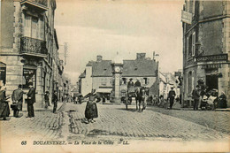 Douarnenez * La Place De La Croix * Cordonnerie LE TREUT * Hôtel Du Commerce - Douarnenez