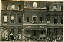 Paris 17ème * Carte Photo * Libération WW2 Guerre 39/45 War , Devant La Mairie Du XVIIème Arrondissement - District 17