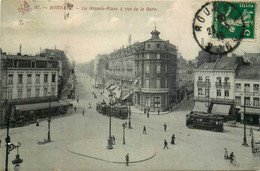 Roubaix * La Grande Place Et La Rue De La Gare * Tram Tramway * Café BELLEVUE - Roubaix