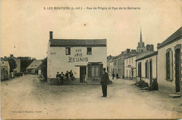 Les Moutiers En Retz * La Rue De Prigny Et Rue De La Bernerie * Buvette Bar Café Aux Amis Réunis - Les Moutiers-en-Retz
