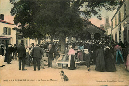 La Bernerie En Retz * La Place Du Marché * Marchands Foire * Coiffeur - La Bernerie-en-Retz