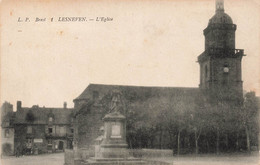 LESNEVEN - Le Bourg - L'Église - Monument Aux Morts - Lesneven