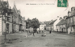 LESNEVEN - Place De L'Hôtel De Ville (1908) - Lesneven