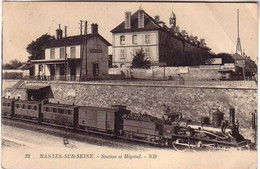 REF11.720  YVELINES.   MANTES-SUR-SEINE. STATION ET HOPITAL. TRAIN VAPEUR. - Mantes La Ville