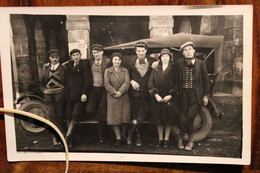 Carte Photo 1910's Amis Devant Automobile Tacot Décapotable Auvergne - Autres & Non Classés