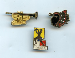 PINS - PIN'S  - LOT DE 3 PIN'S  THEME MUSIQUE INSTRUMENTS - Musique