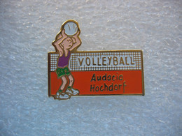 Pin's Du Club De Volleyball "Audacia" à Hochdorf (Allemagne) - Voleibol