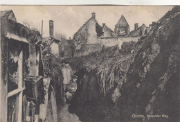 A9775) CHIVRES - Gedeckter Weg - SOLDATEN In Uniform Mit Zerstörten Häusern Im Hintergrund FELDPOST 25.6.1915 - Guerre 1914-18