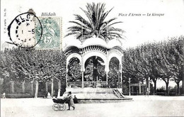 ALGERIE -  BLIDAH < VUE ANIMEE DE LA PLACE D'ARMES ET LE KIOSQUE - Blida