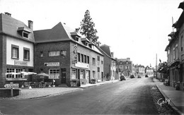 BOURGTHEROULDE (Eure) - L'Hôtel Du Cheval Noir Et La Poste - Panneau La Haye-du-Theil, Le Neubourg - Bourgtheroulde