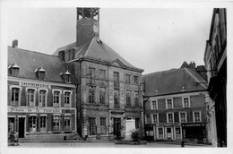 Vervins * La Place De L'hôtel De Ville * Imprimerie La Tribune De La Thiérache * Café De La Mairie * Charcuterie - Vervins